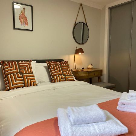 Private Main Door Lovely 2 Bedroom Apartment เอดินบะระ ภายนอก รูปภาพ