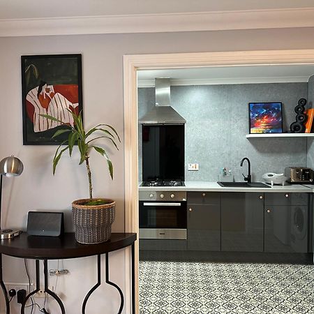 Private Main Door Lovely 2 Bedroom Apartment เอดินบะระ ภายนอก รูปภาพ