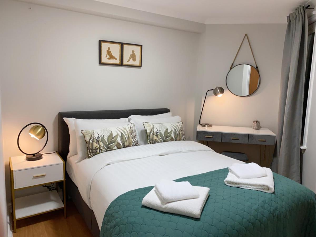 Private Main Door Lovely 2 Bedroom Apartment เอดินบะระ ภายนอก รูปภาพ
