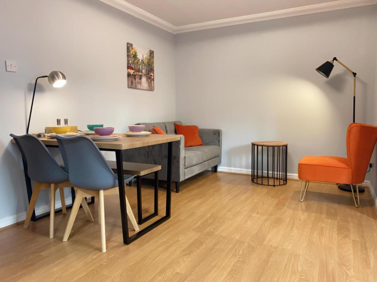 Private Main Door Lovely 2 Bedroom Apartment เอดินบะระ ภายนอก รูปภาพ