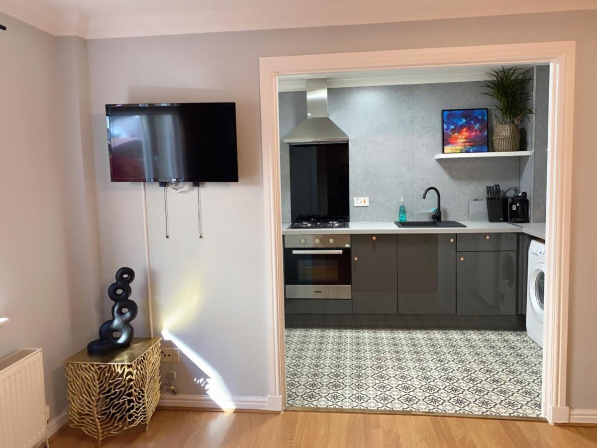 Private Main Door Lovely 2 Bedroom Apartment เอดินบะระ ภายนอก รูปภาพ