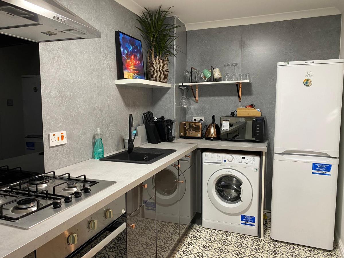 Private Main Door Lovely 2 Bedroom Apartment เอดินบะระ ภายนอก รูปภาพ