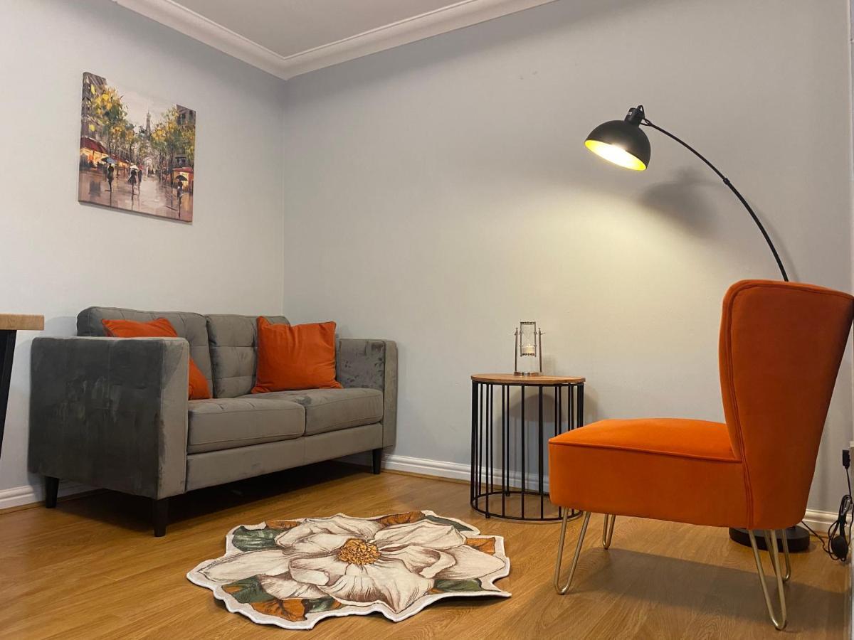Private Main Door Lovely 2 Bedroom Apartment เอดินบะระ ภายนอก รูปภาพ