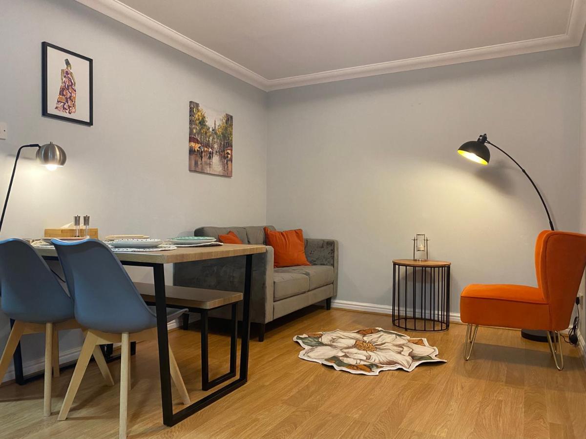 Private Main Door Lovely 2 Bedroom Apartment เอดินบะระ ภายนอก รูปภาพ