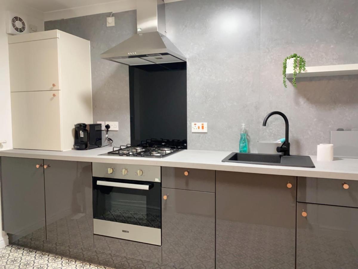 Private Main Door Lovely 2 Bedroom Apartment เอดินบะระ ภายนอก รูปภาพ