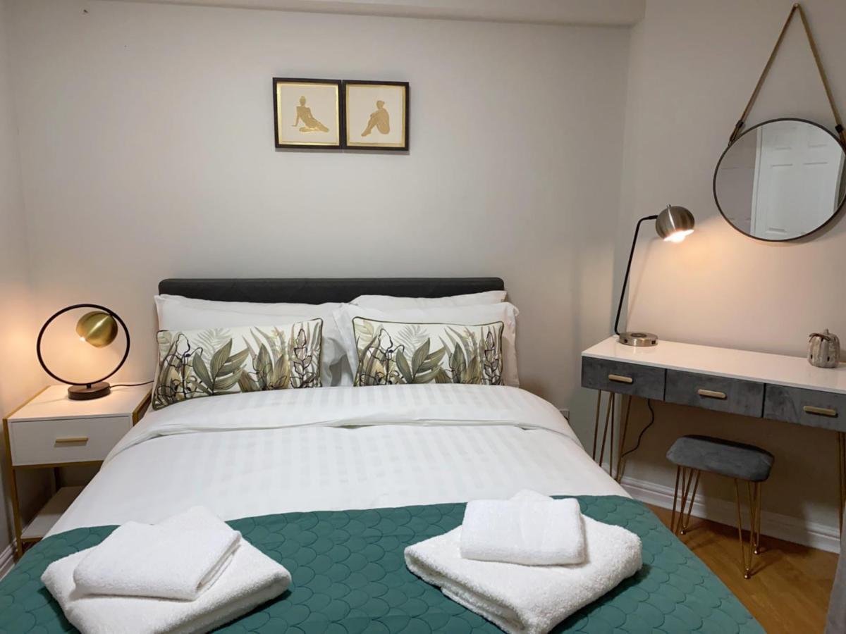 Private Main Door Lovely 2 Bedroom Apartment เอดินบะระ ภายนอก รูปภาพ