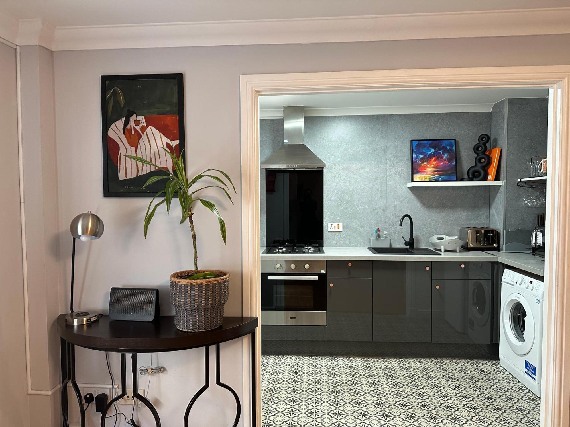 Private Main Door Lovely 2 Bedroom Apartment เอดินบะระ ภายนอก รูปภาพ