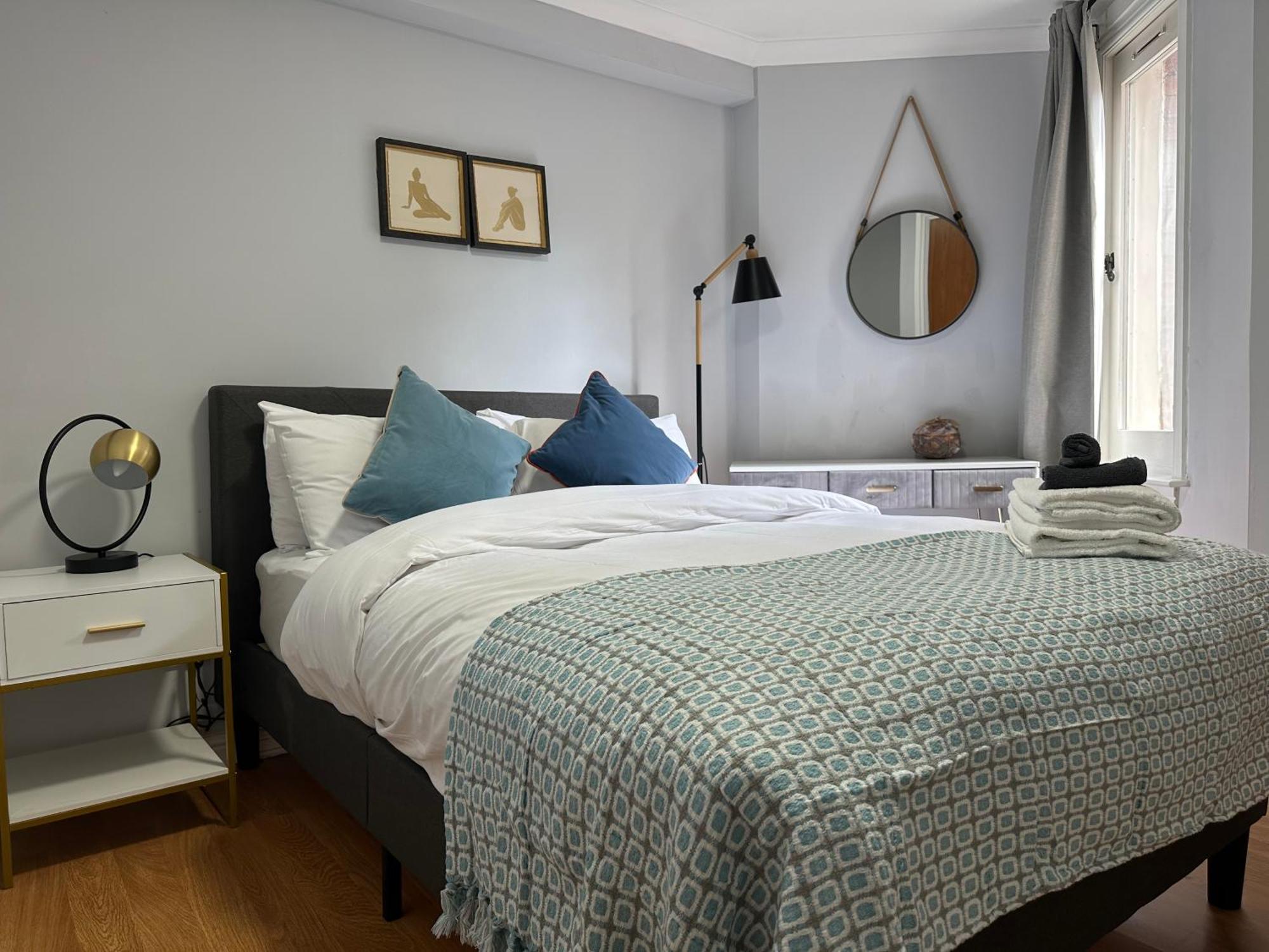 Private Main Door Lovely 2 Bedroom Apartment เอดินบะระ ภายนอก รูปภาพ