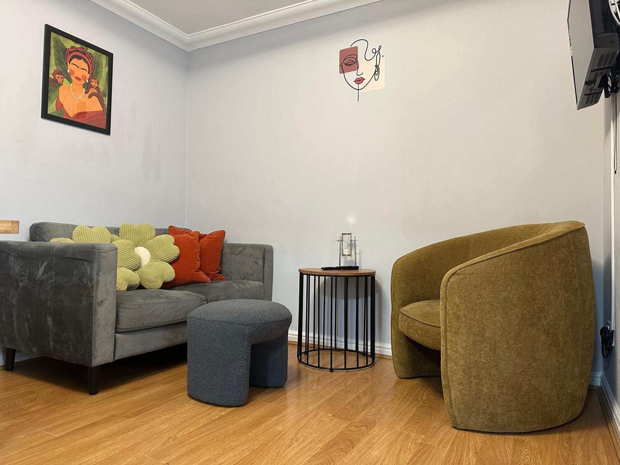 Private Main Door Lovely 2 Bedroom Apartment เอดินบะระ ภายนอก รูปภาพ