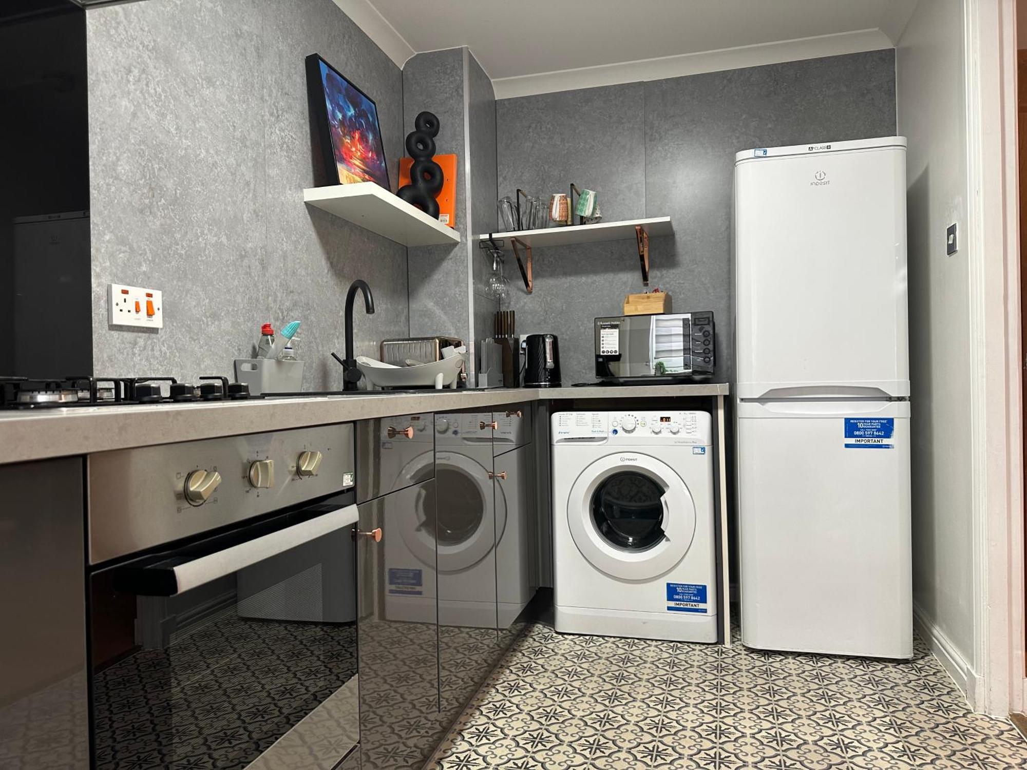 Private Main Door Lovely 2 Bedroom Apartment เอดินบะระ ภายนอก รูปภาพ