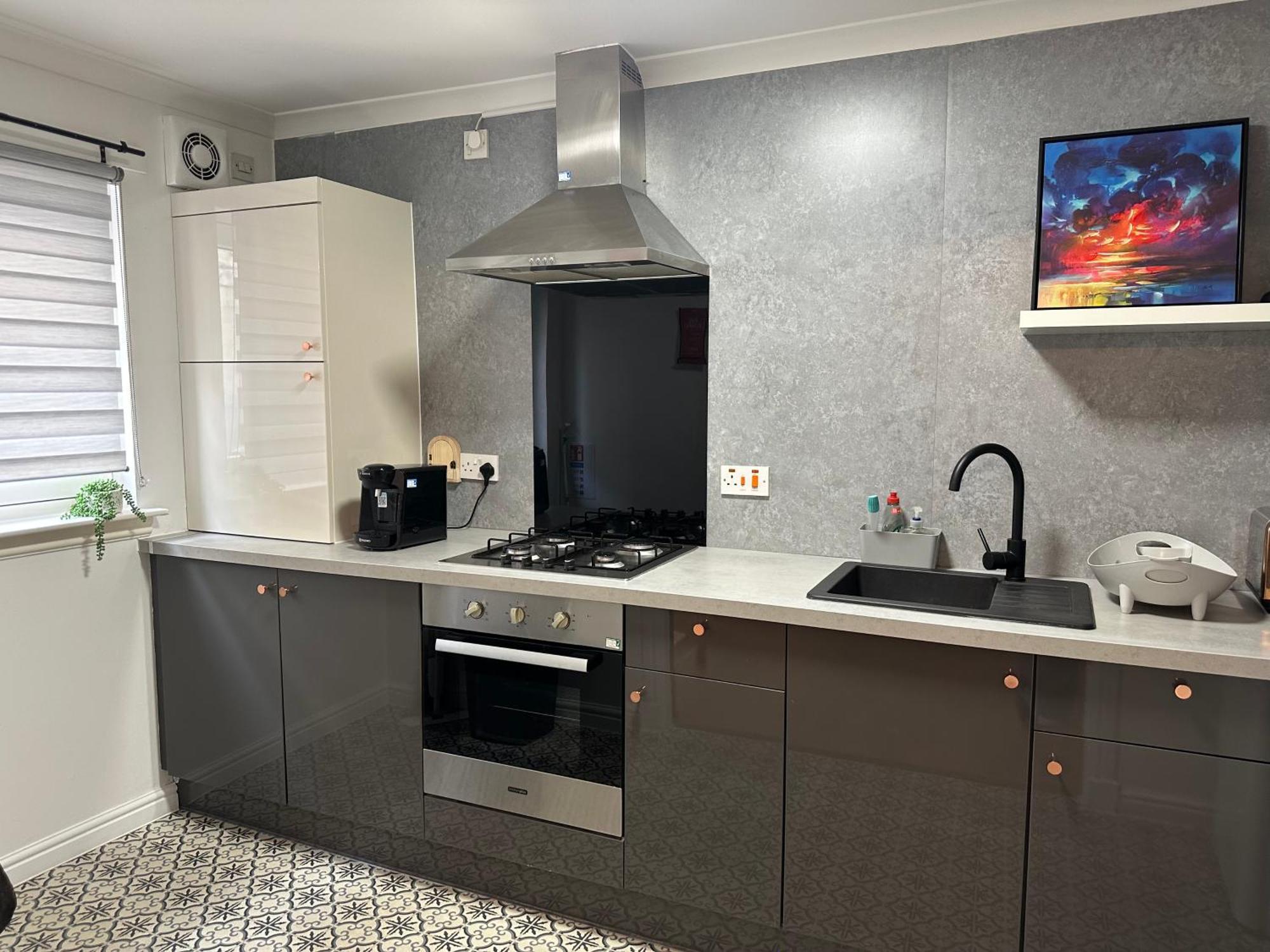Private Main Door Lovely 2 Bedroom Apartment เอดินบะระ ภายนอก รูปภาพ